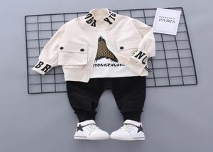 Neue Frühlingsherbst -Herbst -Kinder Baumwolle Kleidung Baby Jungen bedruckt T -Shirts Coppants 3pcssets Infant Kids Fashion Kleinkind Tracksuits L8086485