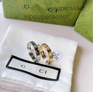 Fashionabla och utsökta bröllopsring Populära designerring 18K guldpläterade klassiska smycken Tillbehör Valda älskare gåvor för kvinnor