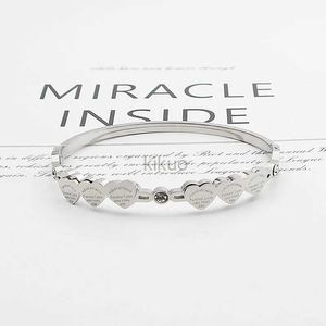 Bangle Beautiful Crystal i 6 Forever Love małe brzoskwiniowe serce Bransoletki Bankle Stal nierdzewna marka biżuterii Kobieta Bangła Hurtowa 24411