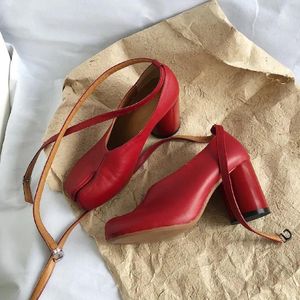 اللباس أحذية النساء تقسيم إصبع القدم نينجا تاباي مضخات الكاحل التفاف حزام حزام الفتيات 7.5 سم كعب عالية جولة ضحلة