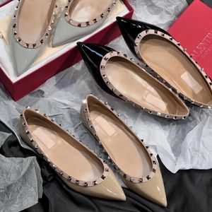 Sandals de grife feminino de taco de dedo pontiagudo de couro genuíno de verão clássica marca feminina designer feminina saco de poeira 35-44