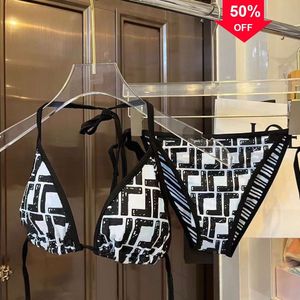 Affärer ny modedesigner grossistkvinnor badväder sexiga bikinis baddräkter sommarstrand bikini simma 2 separata badkläder kvinnor kläder klassisk bikini brev p