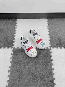 Brand Baby Sneakers Lettere colorate Cartoon Stampa Scarpe per bambini Dimensioni 26-35 Protezione Box Girls Scarpe da tavolo Casual Board Scarpe per ragazzi 24 April