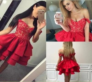 Ruffles Tiered Red Short Homecoming Dresses 2019 Cheap Off Slultersアップリキングミニ卒業カクテルドレス