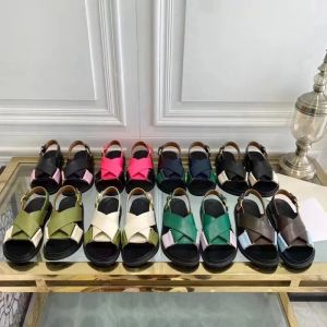 مصمم أحذية كلاسيكية شوكة الصندل ألوان تباين التصميم الأزياء المتطورة داخل جلد الغنم من ثلاث طبقات الخارجي