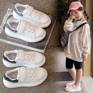 Sneakers Girls Board Shoes Trendy Korean Edition paljett Little Girl Fashion Sports 2023 Autumn New Childrens Lätt casual H240411