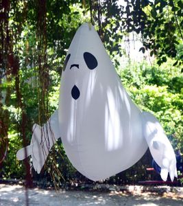 Хэллоуин висит большой густой надувной тыкв паук призрак на открытом воздухе батончик с привидениями.