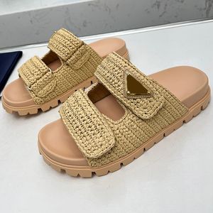 2024SS Ultimi pantofole casual da donna Outdoor Iconic Triangolo di metallo Antichi sandali da spiaggia a forma di tessitura romana Romano Slifori femminili all'aperto Outdoor Size 35-41