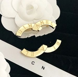 Fashion Letter Pins Brooch Luxury Designer Jewelry For Women 18K Gold Plated Broochs Mens Classic Brand Breastpin Scarf Suit Party Dress Ornament With Box