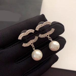 Orecchini d'argento canali Orecchini per stallone della moda Donna Designer di lusso Orecchie Multi Colori C Lettere Gioielli Donne 18K Diamond Regali Novi di Luxuria