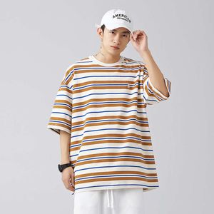 han lu日本の男子ファッションブランドレトロコントラストストライプTシャツの春/夏のための新しいゆるく汎用性の高いカップル半袖