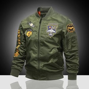 MA-1 AMERIKANSKA PILAGE JACKA MENS Hösten och vintern förtjockad baseball Uniform Trendy Coat Mens Militär fläktjacka Män 240327