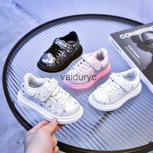 Sneakers Childrens Buty krykieta 2024 Wiosna i sezon jesienny Dziecko 1-5-letni chłopcy dziewczęta swoboda miękka wszechstronna gwiazda H240411