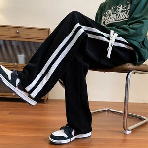 Män avslappnade Sweatpants Corduroy Fleece Autumn and Winter Wide Leg Pants Streetwear Loose Mens byxor Versatile Man 240411