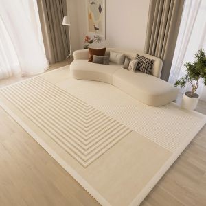 Beige gestreifte minimalistische Teppich