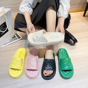 Designer Candy Color Womens Sandal Letter Leather Beach Lattice Grid Slippers Ladies Summer Summer Anti-Slip Indoor Outdoor Hecks Supotos