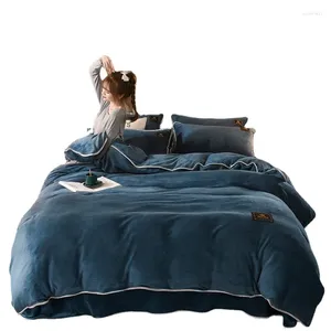 Sängkläder set ljus lyx förtjockad fast färg hudvänlig mjölkfiber fyrdelar set coverlet duvet cover korall sammet flanell