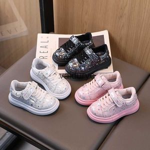 Sneakers 2024 Spring and Autumn New Childrens Board Shoes Boys Star Sports Womens Casual Girls Bright Leather H240411