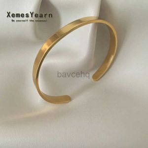 Bangle European och American Simple Smooth Gold Color rostfritt stål manschettarmband för män och kvinnor smyckespartiflickor armband 240411