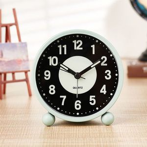 Einfache einfache leuchtende batteriebetriebene Nachtuhren Home Decor Alquar Wecker Number Uhr