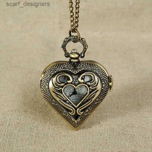 Pocket Watches Vintage Bronze Heart Shape Design Pendant Quartz Pocket With Necklace Chain Leisure Mens presentklocka Tillbehör Y240410