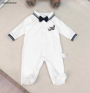 新しい新生児ジャンプスーツのデザイナー幼児ボディスーツサイズ59-90 cmハンサム蝶ネクタイ装飾幼児クロールスーツ24april