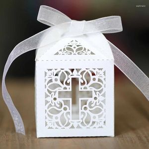 Geschenkverpackung 50pcs Laser Cut Cross Candy Box Taufe Hochzeit Verpackung mit Ribbon Kommunion Taufe Geburtstagsparty Supply