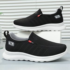 Sapatos de pano masculino novo malha de malha de sapatos masculinos modernos solteiros confortáveis respiráveis e lazer