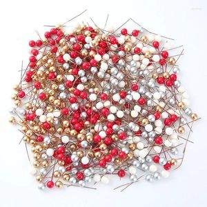 装飾的な花50pcsミニプラスチックベリー人工花レッドチェリーパールセントセントスタメンディーウェディングクリスマスケーキボックスリース