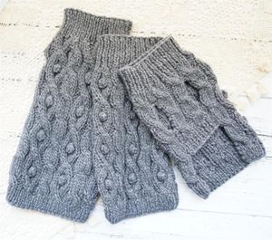 Hundekleidung hand gestrickte graue klobige Kabelhundpullover mit Pompom