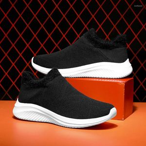 Scarpe casual inverno inverno uomini peluche che corrono sneaker comfort caldi foderato di qualità foderato slip-on tenis maschilino all'aperto residuo