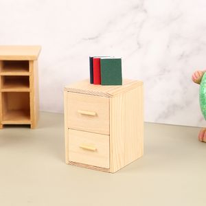 Dollhouse Minyatür Ahşap Başucu Masa Masası Çekmece Dolabı Mini Mobilya Modeli DIY Bebekler Ev Hayat Sahnesi Dekor Acc