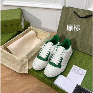 Autumn Shoe Shoe Shoe Mens Men Fashion Designer Trainer Colored Style Board Women New Versátil Casual Casual Bottom Little Sneaker Branco Ioy6