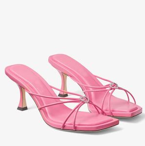 موضة صيفية للنساء Indiya Sandals أحذية مربعة Toe Nappa Leather Hearts Crystal Mule Slim Straps Sandalias Ladies High Cheels EU35-41 مع صندوق جديد