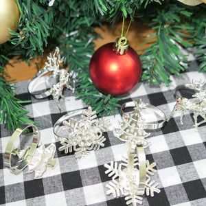 クリスマスナプキンホルダー、冬の休日の夕食のためのエルクスノーフレーククリスマスツリーナプキンリングとクリスマスの装飾