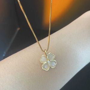 Pendant Necklaces Stainless Steel Chain Classic Moonstone Clover Pendant Necklace for Women Lady Vintage Jewelry Accessories Gifts 240410