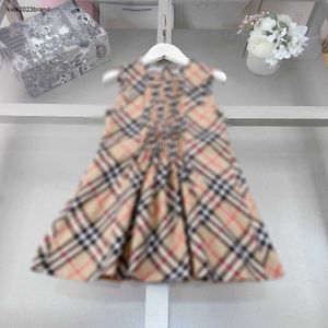 新しい女の子のパーティードレス折りたたまれたラインデザインベビースカートサイズ100-160 cmキッズデザイナー服のノースリーブデザインプリンセスドレス24april