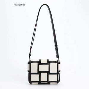 Canvas One White 2024 BOTTEGS COWHIDE CASSETTE BAG Black Bag المائل المنسوج الممتدة فيناتا حقائب الموضة سيدة مصمم مربع صغير مربع النساء Q6IQ