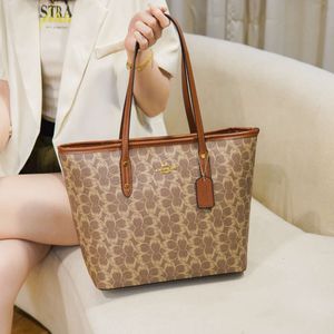 Kvinnors 2024 Autumn New Versatile Simple Handbag Fashion Classic Shopping Tote Shoulder Bag 78% RABATT STORE POCHOYSALE