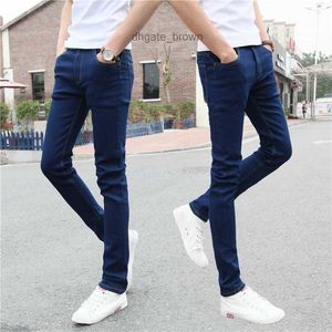 Sommarsträcka jeans koreanska smala passform små fot män täta byxor pojkar junior byxor tunna