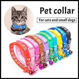 2pcs/conjunto de colarinho de campainha fofo colar de fivela de gato de gato de gato pegada pegada de gatinho personalizado colarinho pequeno acessórios para cães