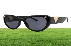 Okulary przeciwsłoneczne Retro Cat Eye V Letters Women 2021 Designer Vintage Square Sun Glass Men Men Trendy Ocean Metal Shades8077128