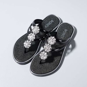 New Style Herringbone Women with Diamond Embellishments Beach, Casual Clip Toe Slippers for Wearing on the Outside, Flat Bottomed Sandals
