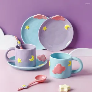 Fincan tabakları Koreli Yaratıcı El Boyalı Kabartmalı Yıldız Ay Bulut Kahve ve Kaşık Seramik Çay Kupası Set onun için benzersiz bir hediye