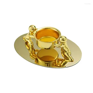 Titulares de vela Românticos Candlestick Classy Candlelight Dinner Gold Metal Metal Creative Desktop Ornamentos estátua para presente Luxo fofo de luxo