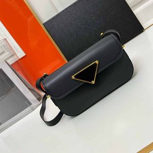 Designer messenger bag Vintage women's handbag Shoulder bags dermis cowhide Tote Crossbody bag Unique triangular mark luxury Hobo bag 20CM Black wallet