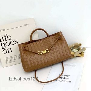 Winter Design Bag East/west Woven Bottegs Handheld Andiamo Style Ladies Bags Small Venetas Leather Tote New Classic Womens Cassette Designer Shoulder MZYZ