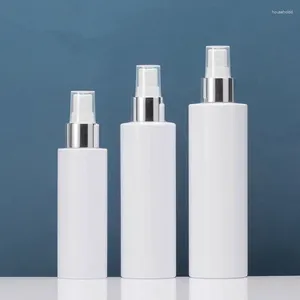 Speicherflaschen 20pcs/Los 100ml150 ml200 ml leere Kunststoff weiße Flaschenspray Pumpe glänzende Silberring Kosmetische Behälter Verpackung Nachfüllbar