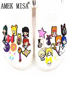 25pcs Muitos candidatos a sapatos de anime japonês de anime Mix Salilor Moon Acessórios Decorações para Jibz Kids Party X Mas Gift 2207207093559