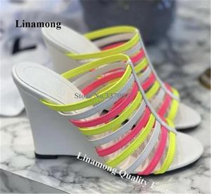 Отсуть обувь Linamong красочные узкие ремешки клин-тапочки открывают пэчворки для ноги белые сандалии летние каблуки.